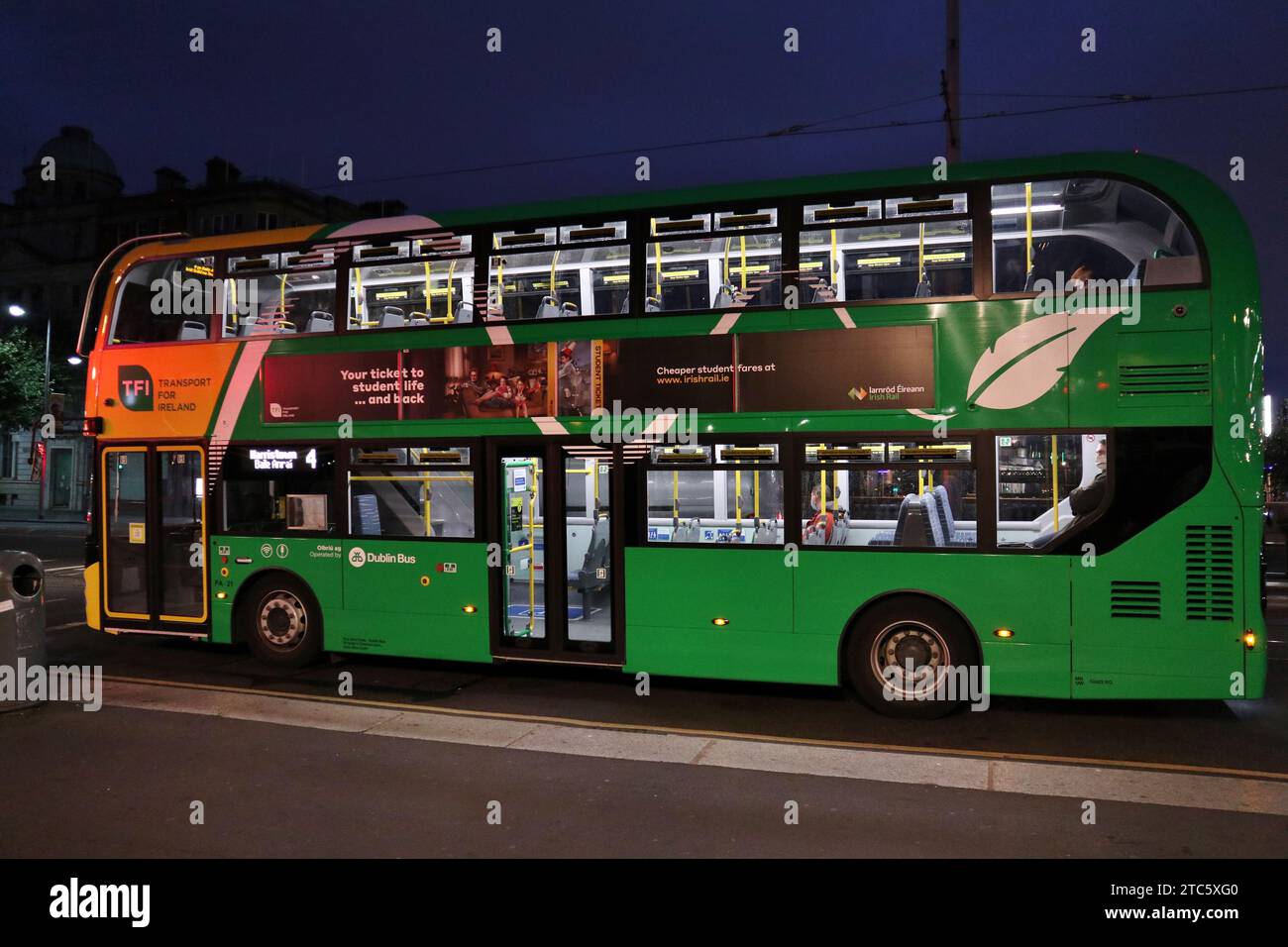 Dublino - Bus urbano prima dell'alba Stock Photo