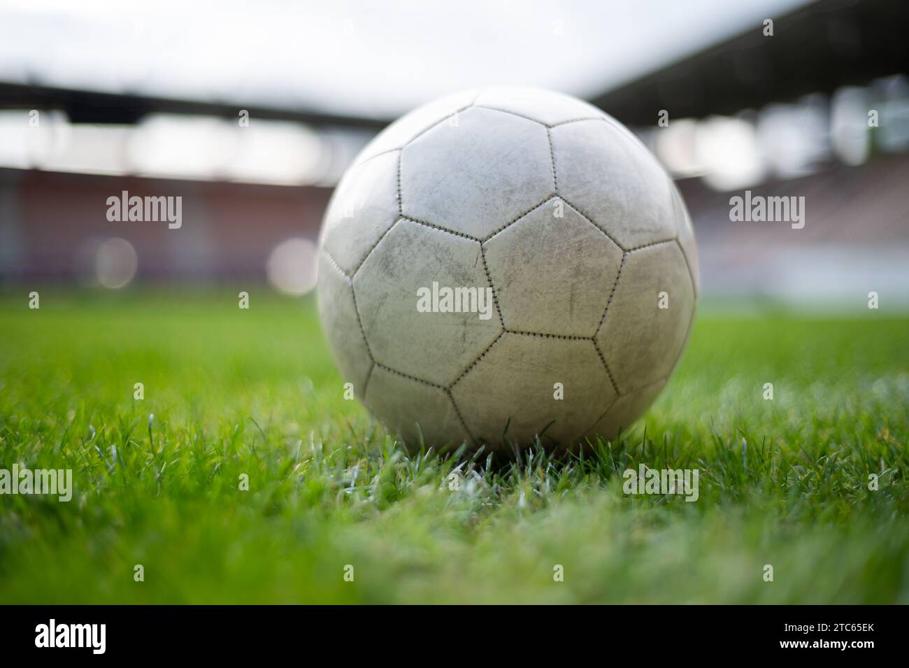 Football Lying On Turf Hi res Stock Photography And Images Alamy football-lying-on-turf-hi-res-stock-photography-and-images-alamy