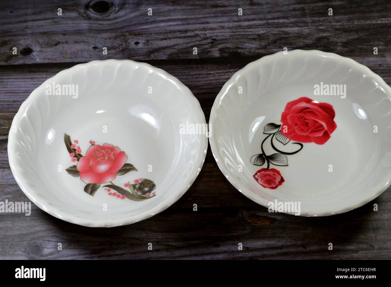 empty food plate used for serving food, with a picture of a red rose