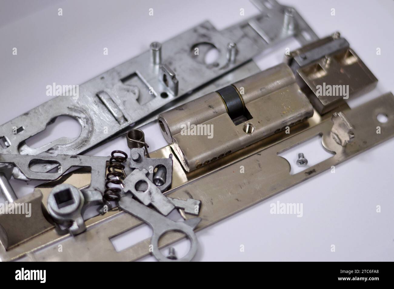 A door handle with keylock, maintenance and repairing a door lock