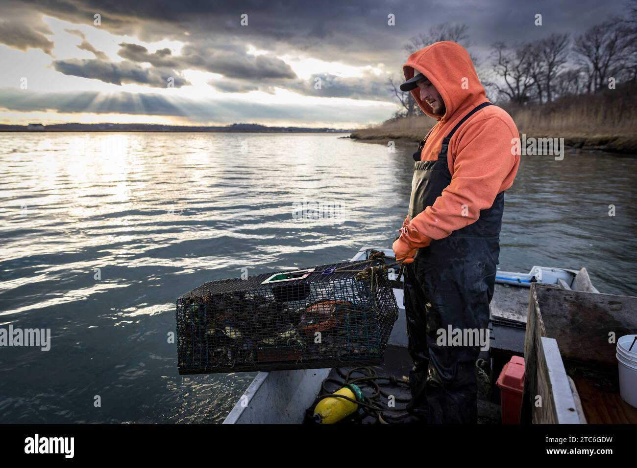 Commercial crabbing hi-res stock photography and images - Alamy
