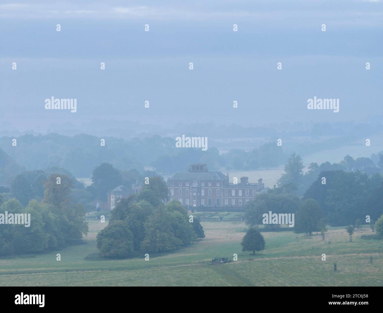 Wimpole Hall on a misty autumn morning, Cambridgeshire, England.  Autumn (September) 2023. Stock Photo