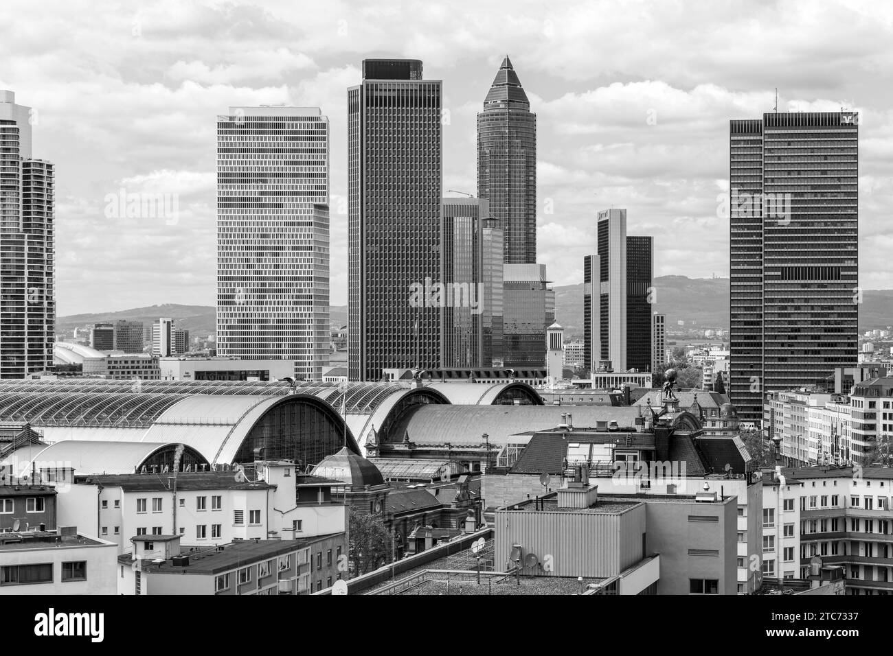 Frankfurt city skyline germany Black and White Stock Photos & Images ...
