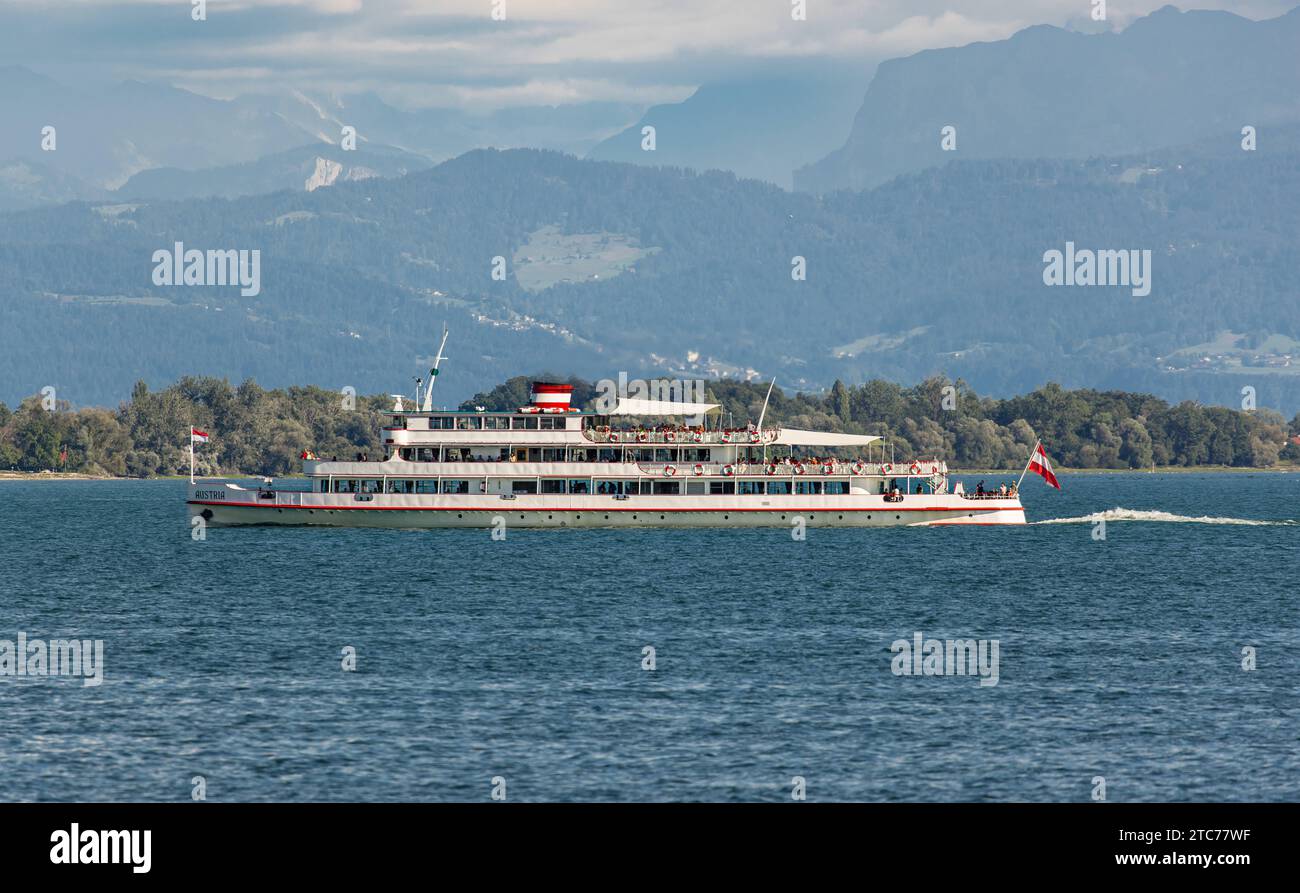 MS Austrian Das Motorschiff Austria der Voralberg Lines mit Kurs auf den Hafen von Friedrichshafen am Bodensee. Friedrichshafen, Deutschland, 21.08.2022 *** MS Austrian The motor vessel Austria of Voralberg Lines heading for the port of Friedrichshafen on Lake Constance Friedrichshafen, Germany, 21 08 2022 Stock Photo