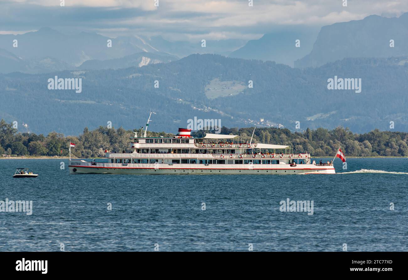 MS Austrian Das Motorschiff Austria der Voralberg Lines mit Kurs auf den Hafen von Friedrichshafen am Bodensee. Friedrichshafen, Deutschland, 21.08.2022 *** MS Austrian The motor vessel Austria of Voralberg Lines heading for the port of Friedrichshafen on Lake Constance Friedrichshafen, Germany, 21 08 2022 Stock Photo