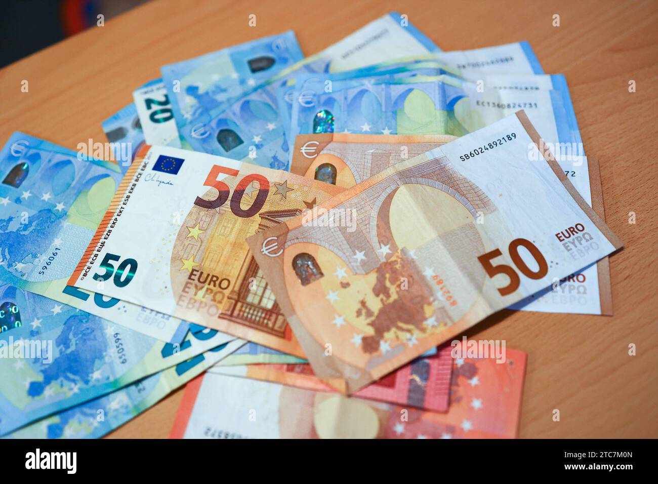 Einen Haufen Gelscheine *** A pile of banknotes Copyright: xLobeca/RHx Credit: Imago/Alamy Live News Stock Photo