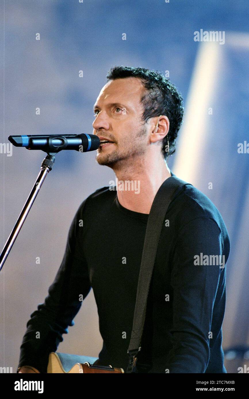 Biagio antonacci singer 2002 hi-res stock photography and images