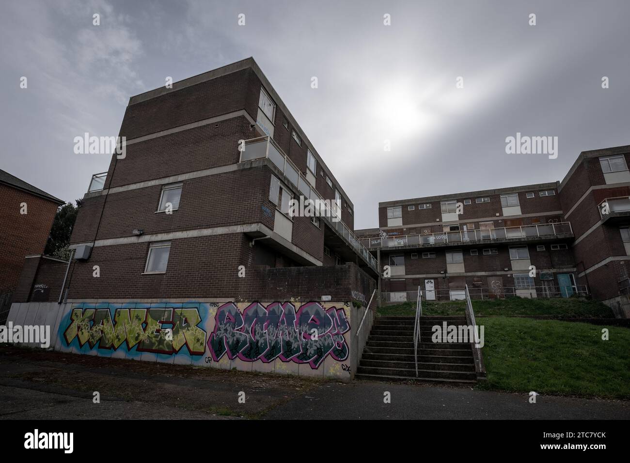 Housing estate uk 1970s hi-res stock photography and images - Alamy