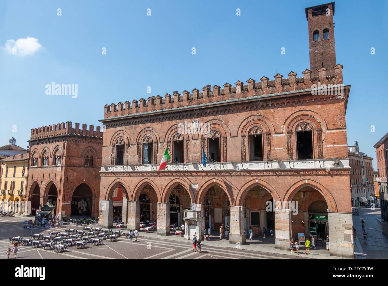 the municipal building of the city of Cremona and its main square Stock Photo