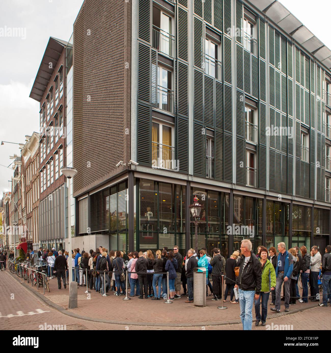 Line of visitors waiting to enter the Anne Frank House, Westermarkt 20, 1016 GV Amsterdam