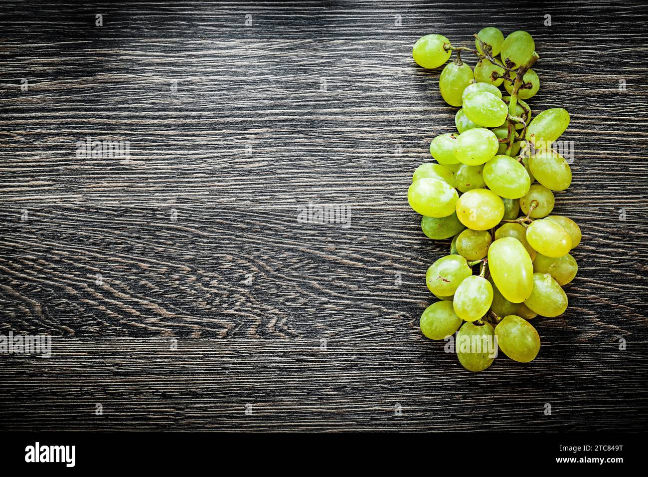 Green grapes bunch pattern hi-res stock photography and images - Alamy