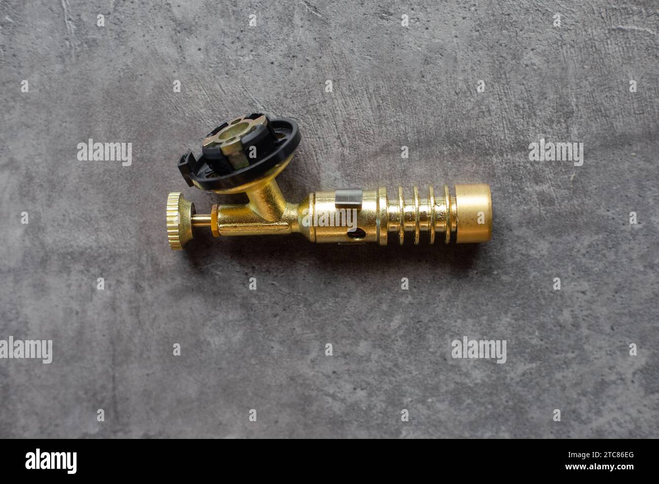 Universal gas burner for ignition with gas adjustment and adapter for a