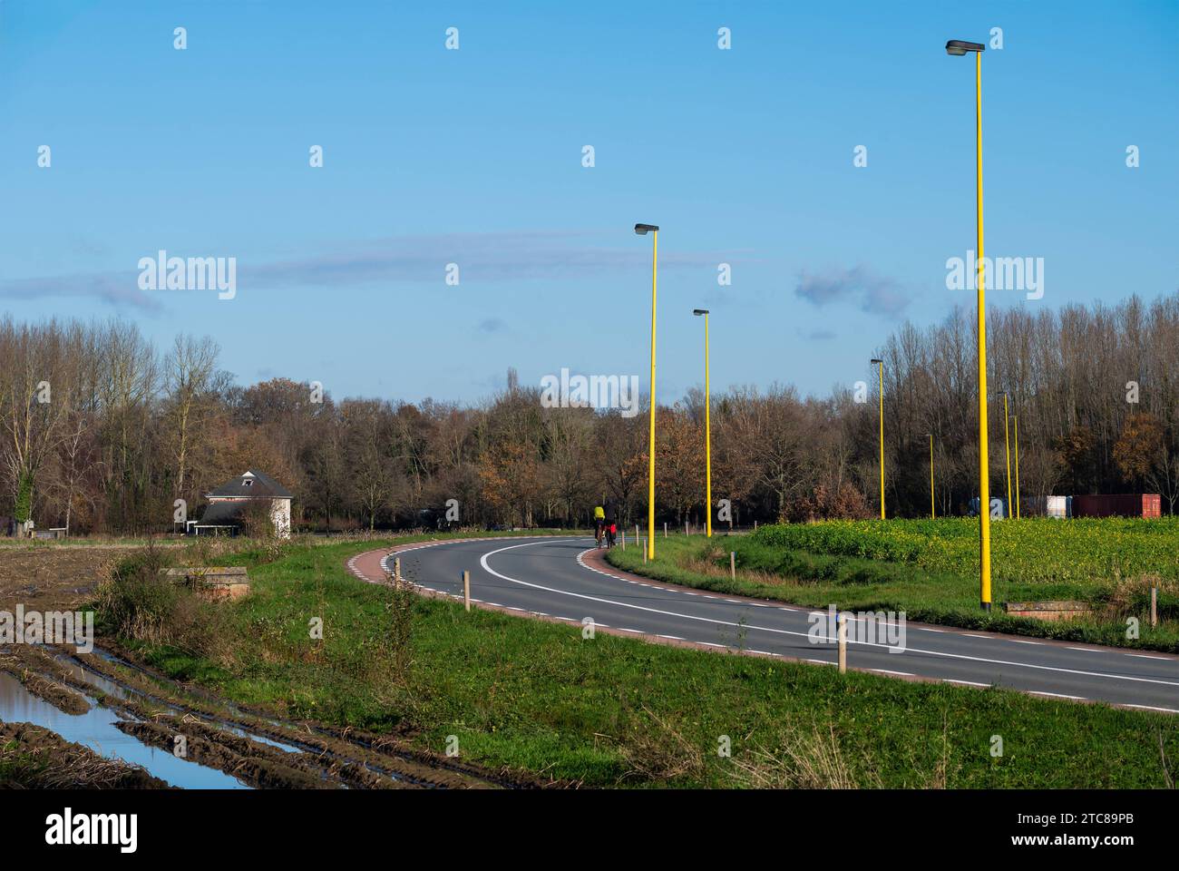 Meise, Flemish Brabant Region, Belgium, November 28, 2023 - Bending asphalt road near the A12 highway Credit: Imago/Alamy Live News Stock Photo