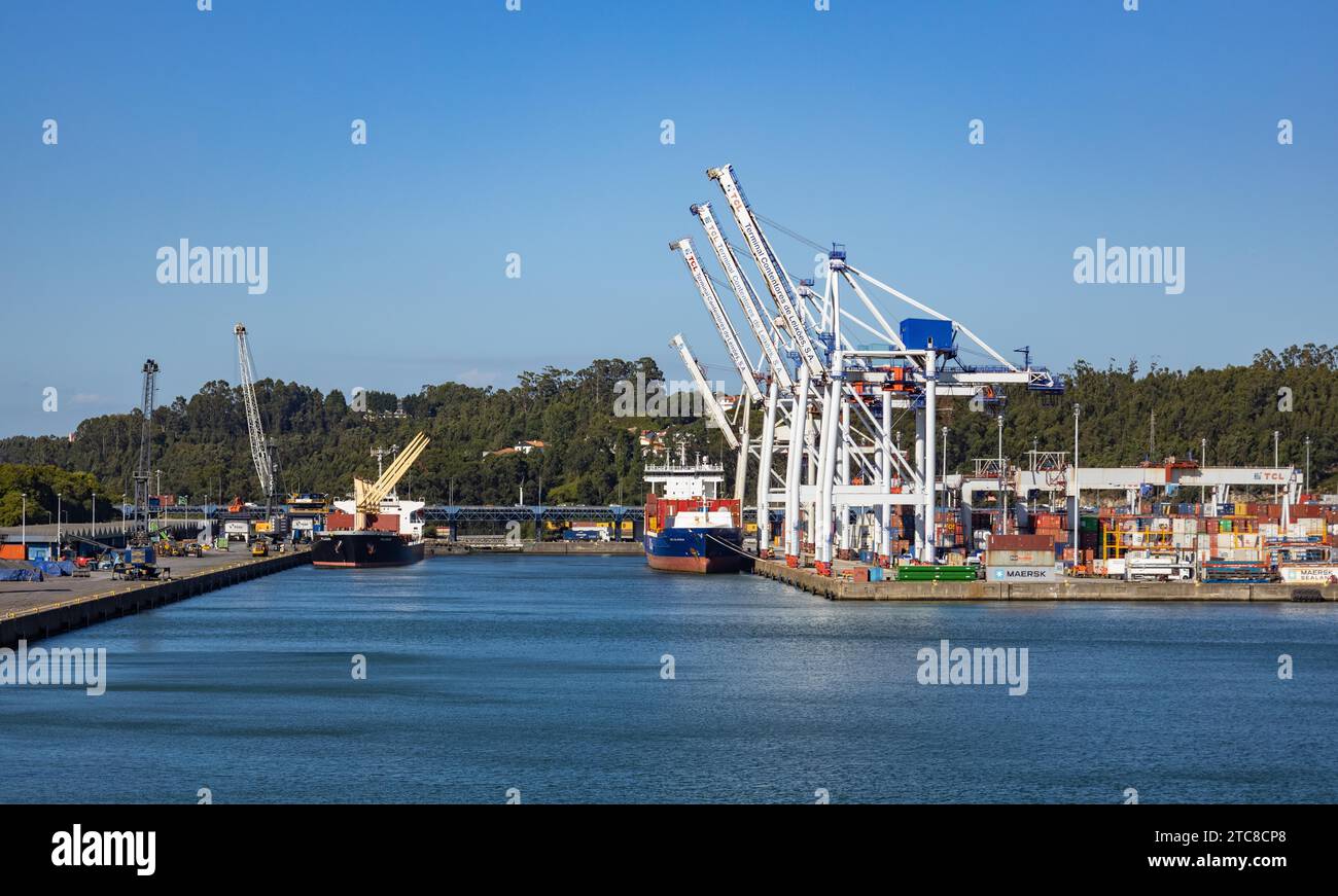 A picture of the Leixaees Container Terminal as seen from afar Stock Photo