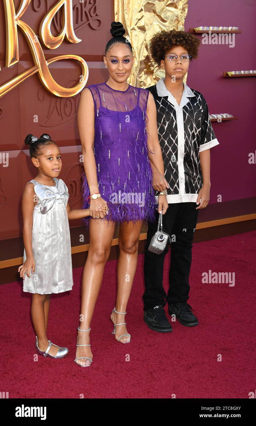 LOS ANGELES, CALIFORNIA - DECEMBER 10: (L-R) Cairo Hardrict, Tia Mowry