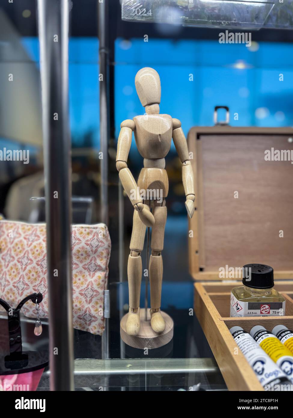 Art, Gifts and Souvenir store. Dreams and History" exhibition