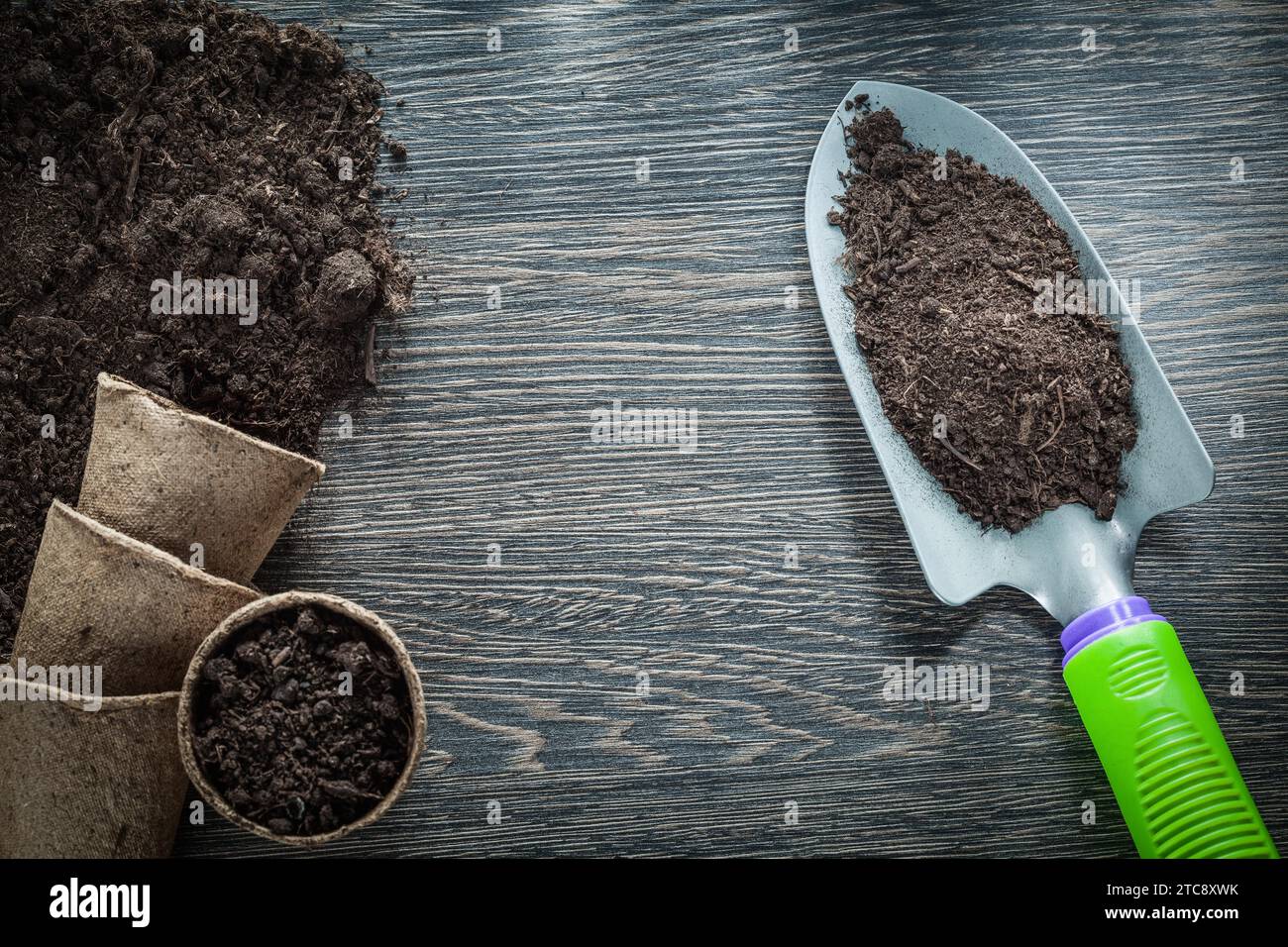 Shovel spade pots garden hi-res stock photography and images - Alamy