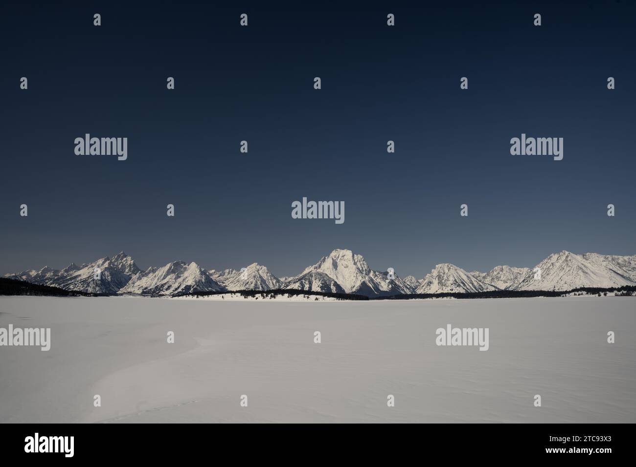 Snow mountains distant hi-res stock photography and images - Alamy
