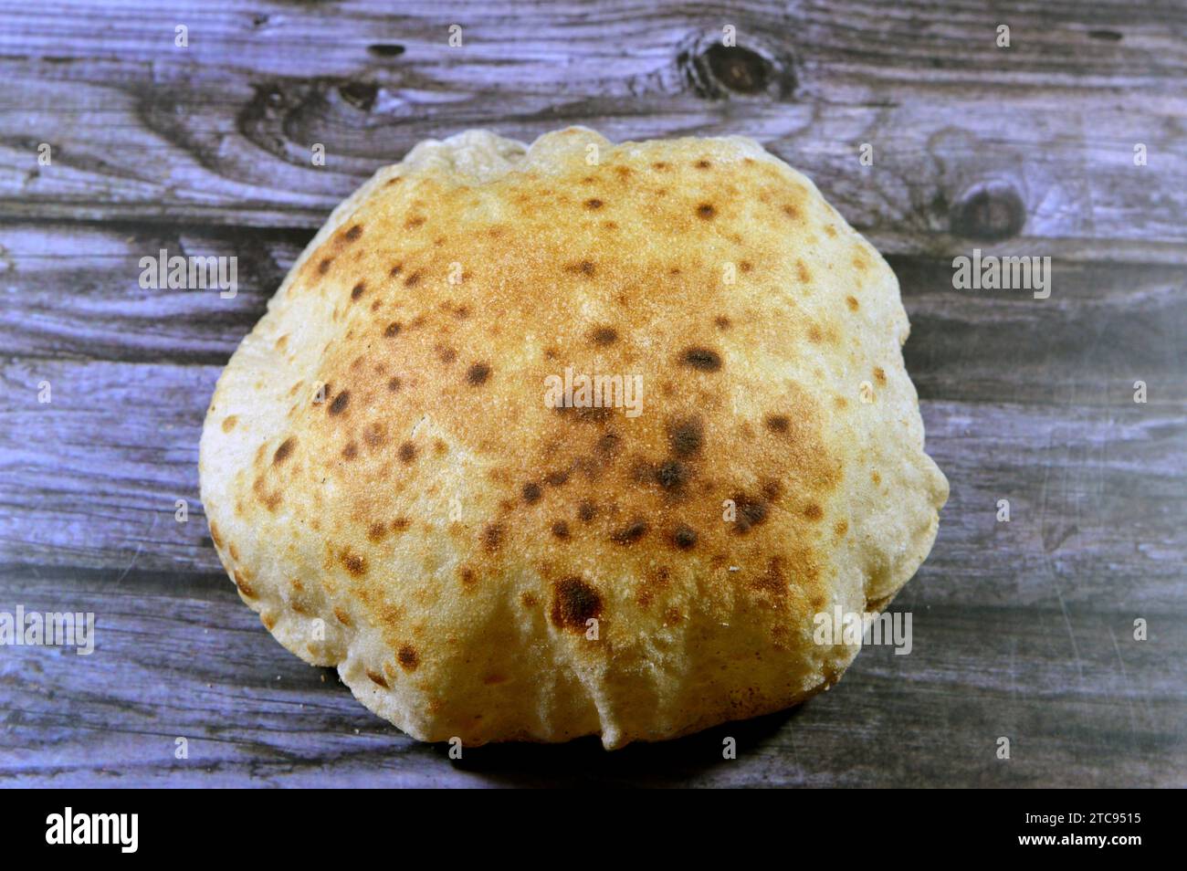 Traditional Egyptian flat bread with wheat bran and flour, regular Aish