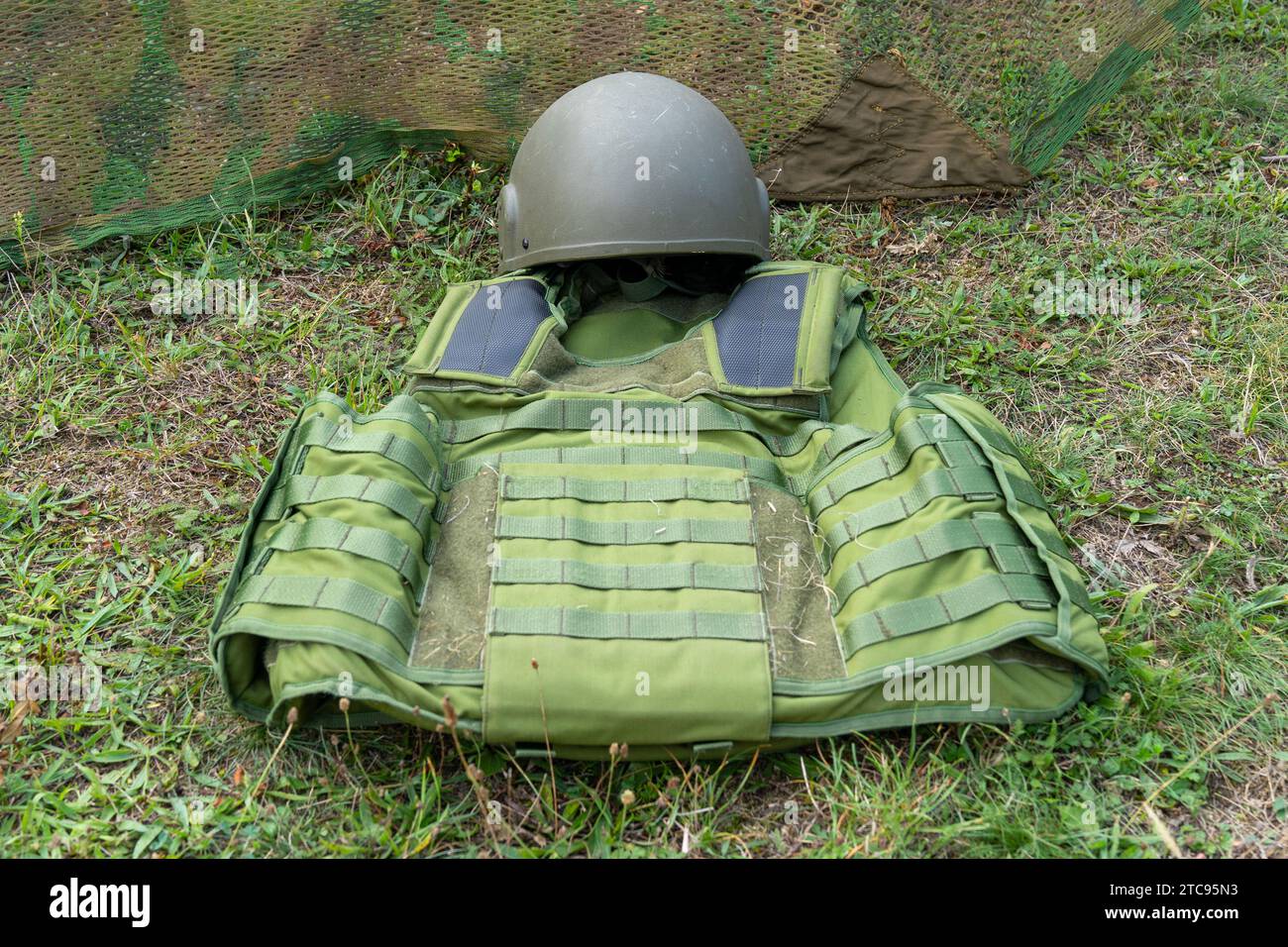 Green bulletproof vest and military helmet Stock Photo Alamy