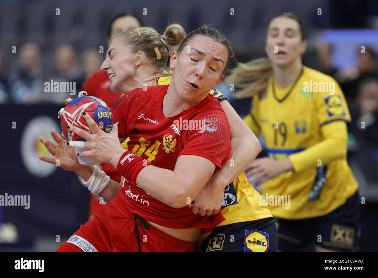 Montenegro's Tatjana Brnovic and Sweden's Linn Blohm during mondays