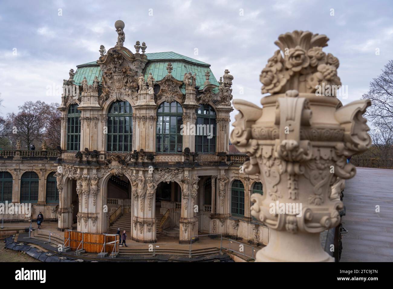 Der Zwinger ist ein Gebäudekomplex mit Gartenanlagen in Dresden. Das