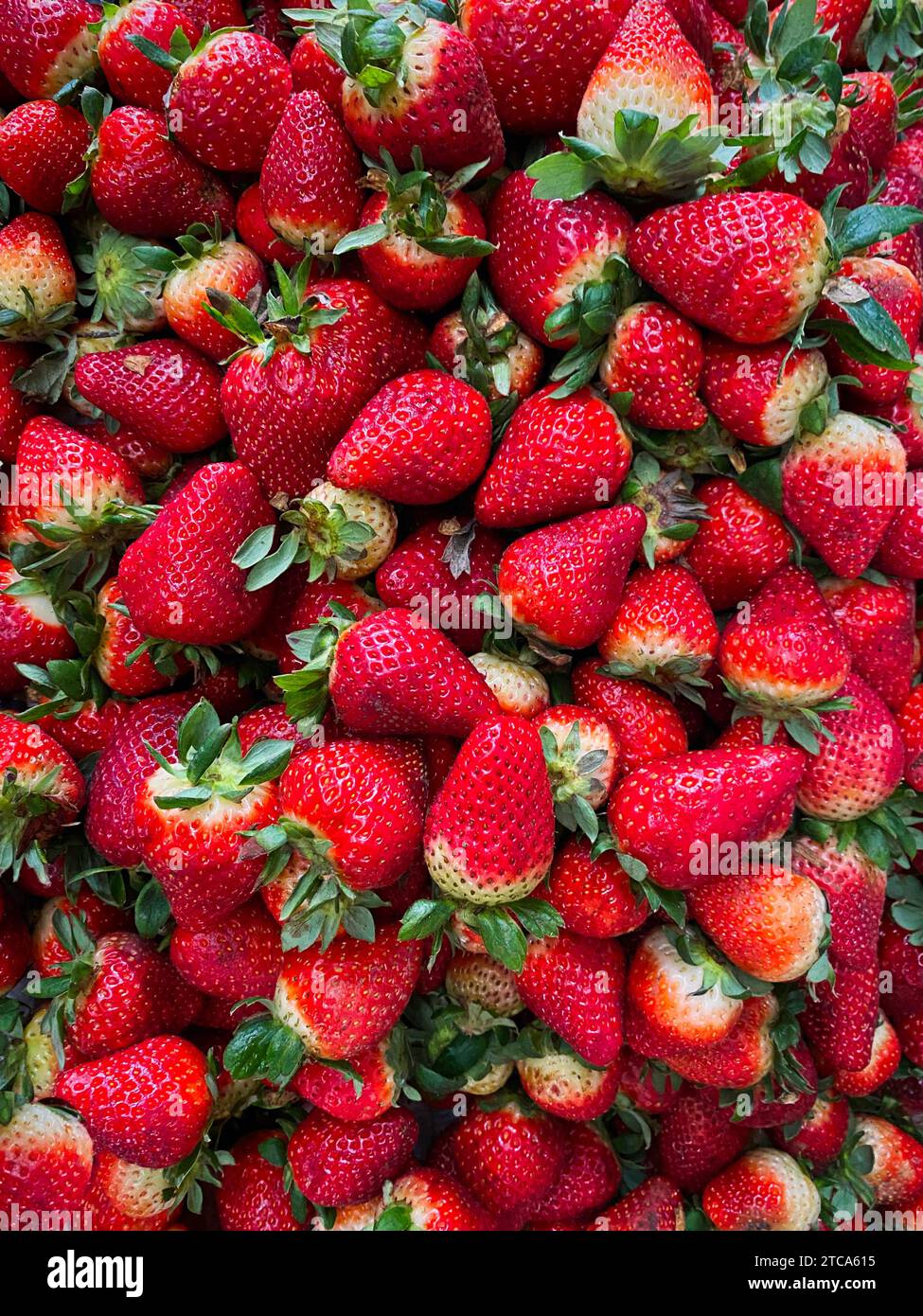 Strawberries in box fruits hi-res stock photography and images - Alamy