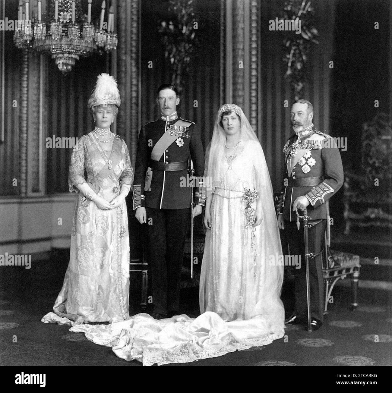 princess mary wedding dress 1922 Princess Mary and Lord Lascelles wedding Stock Photo