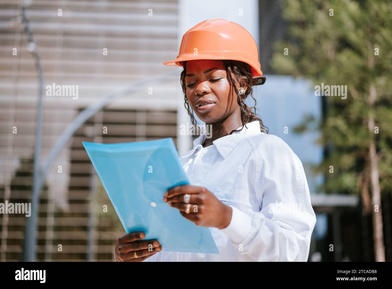 African american woman engineer hi-res stock photography and images - Alamy
