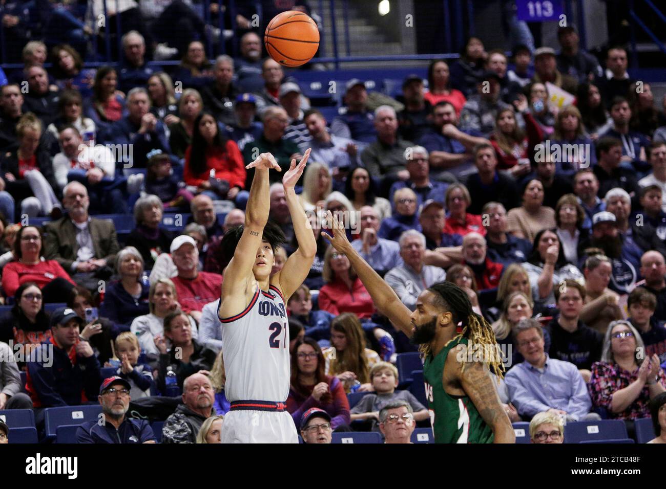 Gonzaga forward Jun Seok Yeo (21) shoots while pressured by Mississippi ...