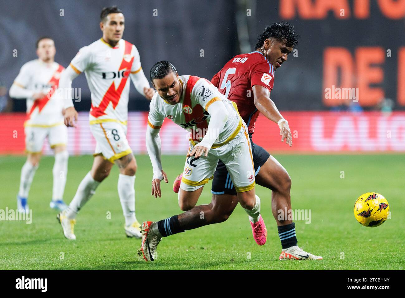 Madrid, Spain. 11th Dec, 2023. (L-R) Raul de Tomas of Rayo Vallecano and Renato Tapia of Celta de Vigo in action during the LaLiga EA Sports 2023/24 match between Rayo Vallecano and Celta de Vigo at Vallecas Stadium. Rayo Vallecano 0 : 0 Celta Vigo Credit: SOPA Images Limited/Alamy Live News Stock Photo