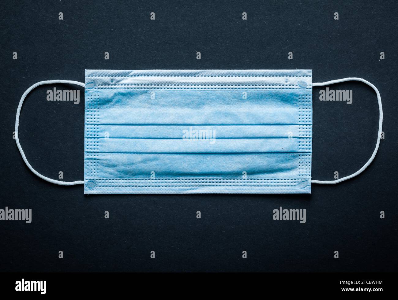 Black disposable face mask hi-res stock photography and images - Alamy