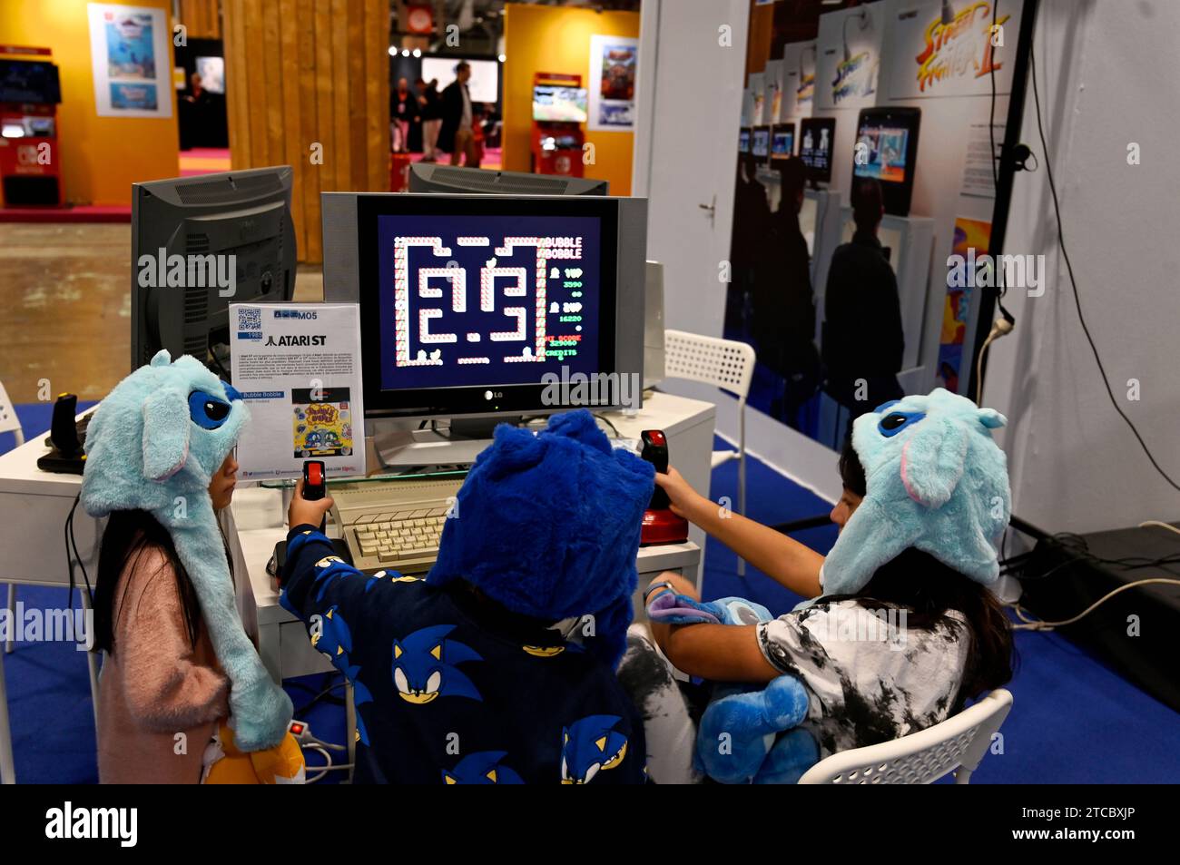 Paris, France. 05th Nov, 2023. Young visitors are playing the old game Bubble Bobble on an Atari ST computer during the ''Paris Games Week 2023'' in Paris, France, on December 5, 2023. (Photo by Daniel Pier/NurPhoto) Credit: NurPhoto SRL/Alamy Live News Stock Photo