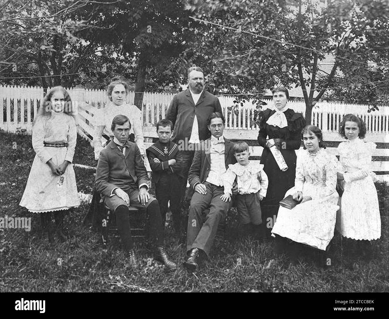 Wilfrid Grignon et sa famille a SainteAdele en 1899 Stock Photo Alamy