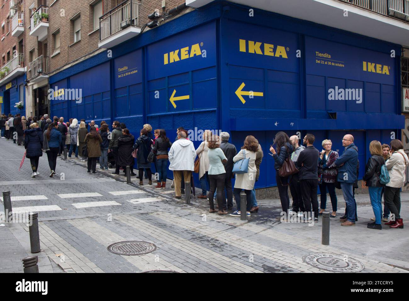 Madrid, 10/21/2016. Inauguration of the ephemeral Ikea store in El Rastro. Photo: Isabel Permuy ARCHDC. Credit: Album / Archivo ABC / Isabel B Permuy Stock Photo