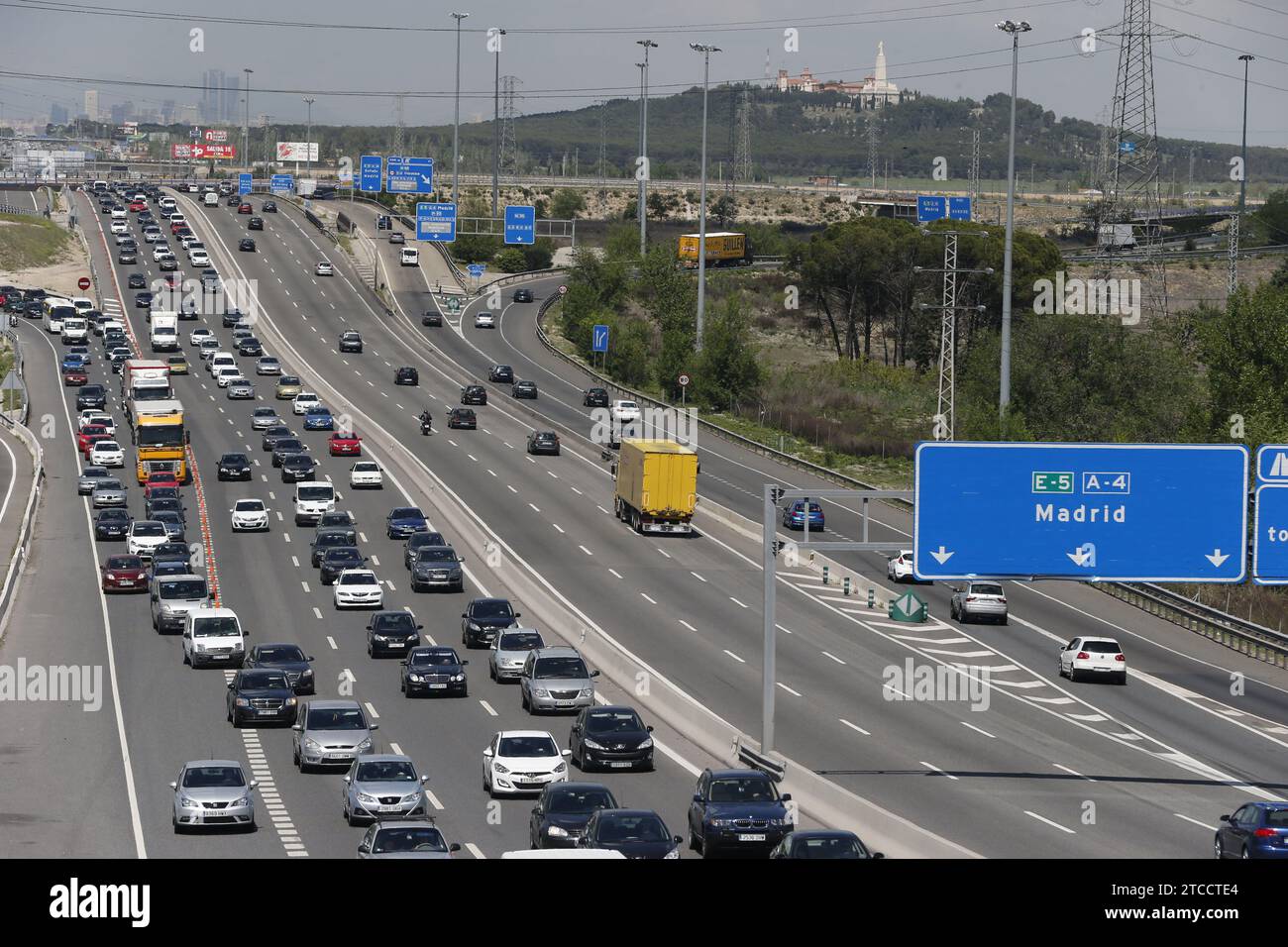 Madrid 04-16-2014....images of the traffic jams in the second phase of the operation leaving Easter on the a-4 towards Andalucia at km 17 PHOTO..JAIME GARCIA....ARCHDC ....in the image. Credit: Album / Archivo ABC / Jaime García Stock Photo