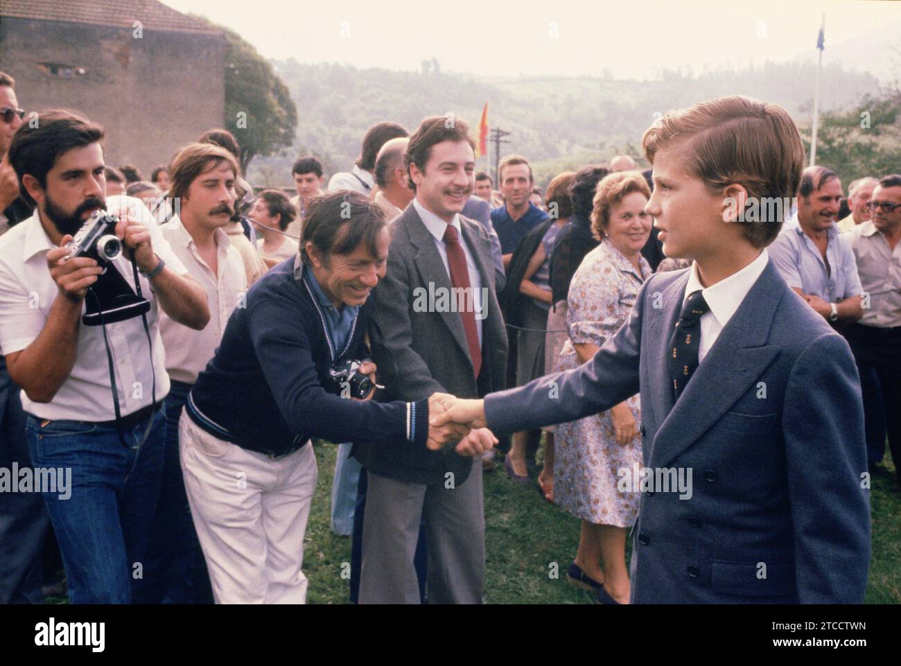 Oviedo, Asturias, September 23, 1980. First official trip of the Prince of Asturias. In the photograph, he is greeted affectionately by the population. Credit: Album / Archivo ABC Stock Photo