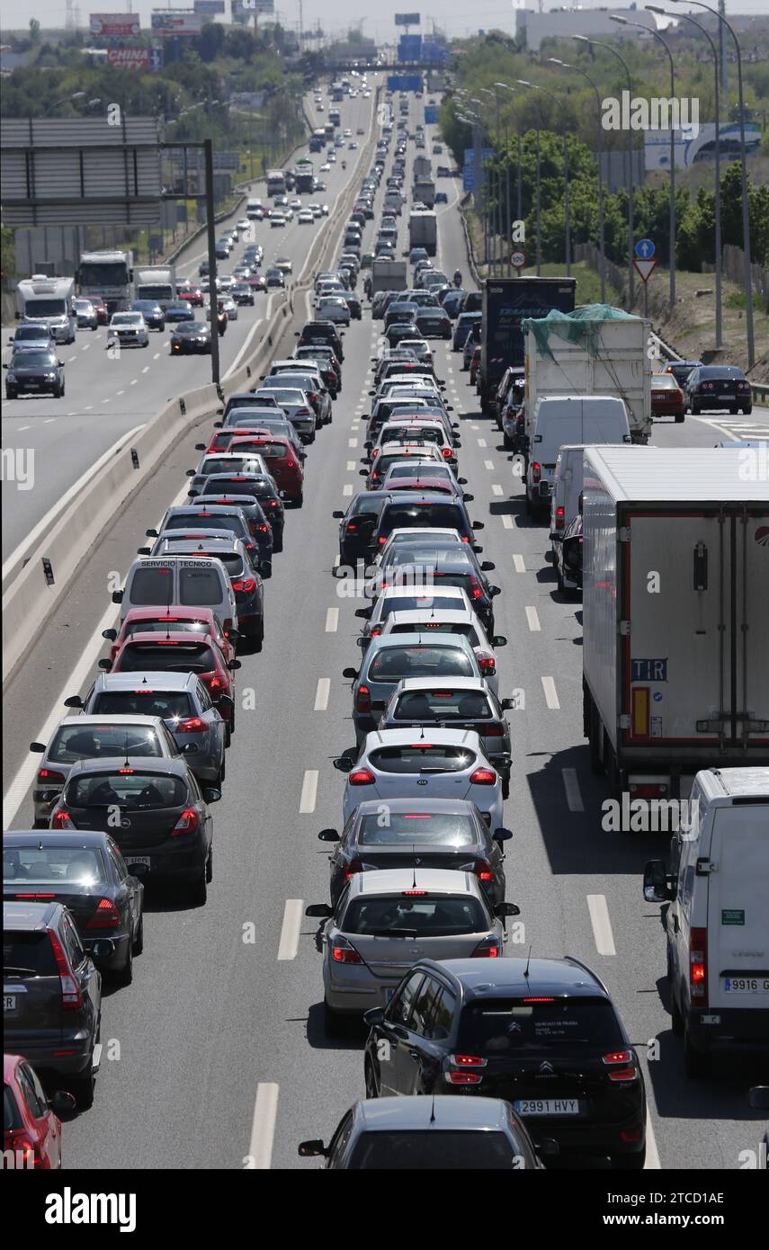 Madrid 04-16-2014....images of the traffic jams in the second phase of the operation leaving Easter on the a-4 towards Andalucia at km 17 PHOTO..JAIME GARCIA....ARCHDC ....in the image. Credit: Album / Archivo ABC / Jaime García Stock Photo