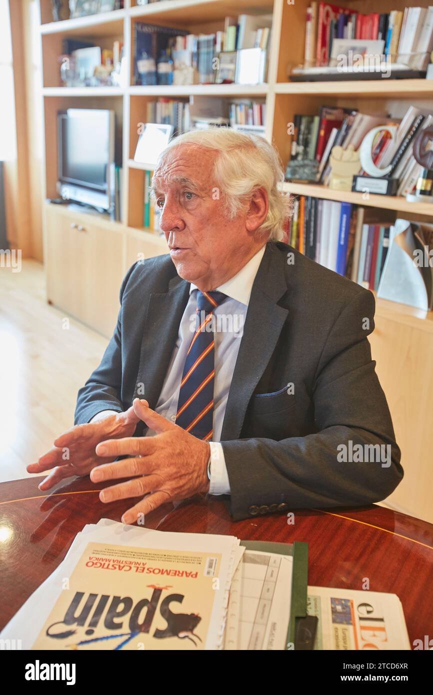 Carlos espinosa de los monteros, bernaldo de quiros hires stock