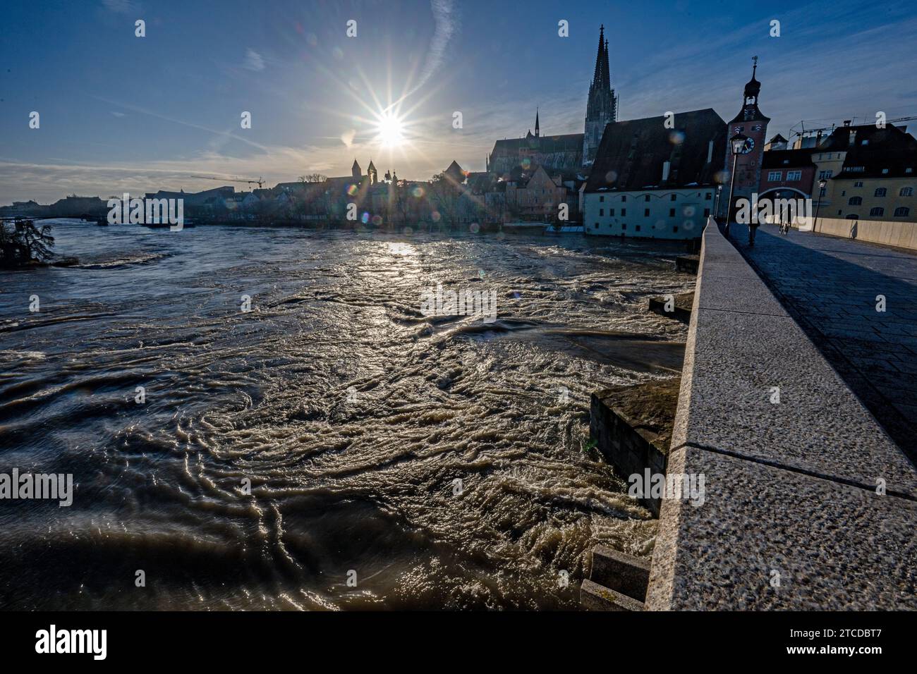 Regensburg, Germany. 12th Dec, 2023. The Danube is flooding at the ...