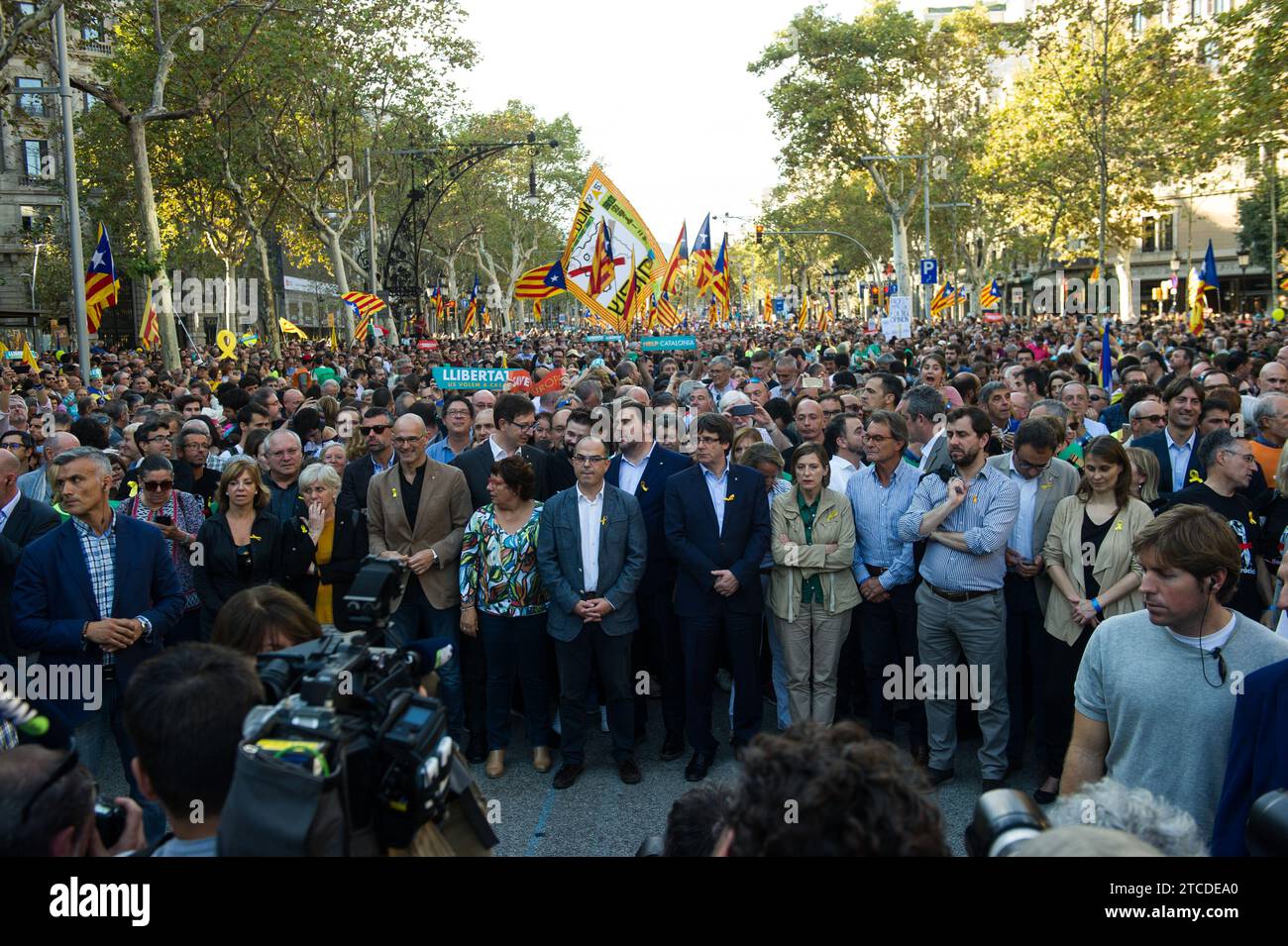 Barcelona, 10/21/2017. Demonstration against the imprisonment of Jordi Cuixart and Jordi Sánchez on the day that Mariano Rajoy confirmed number 155. Photo: Inés Baucells. ARCHDC. Credit: Album / Archivo ABC / Inés Baucells Stock Photo