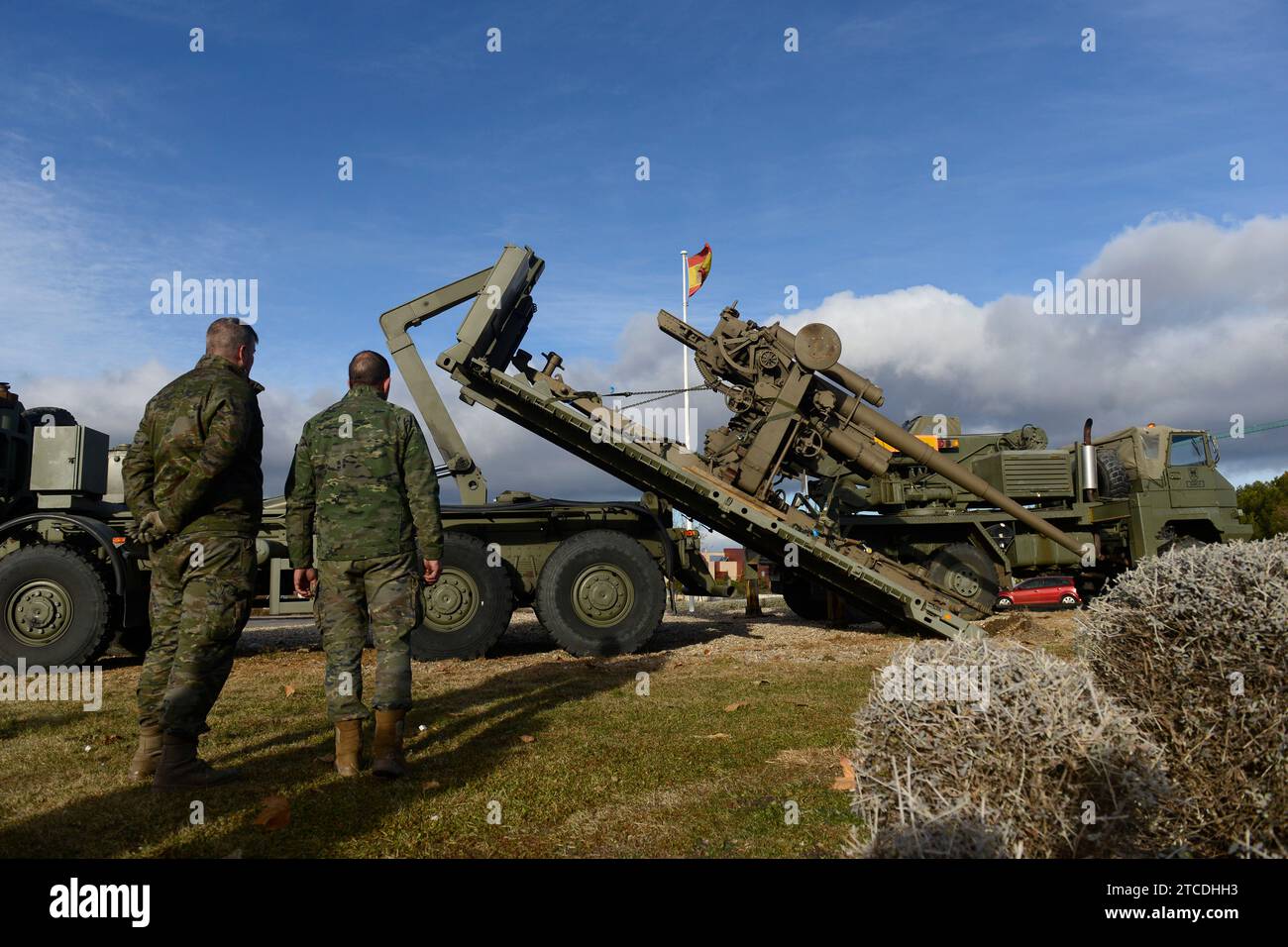 Madrid 12/27/2017. The Ministry of Defense has ordered the removal of an anti-aircraft cannon used in the Civil War, in the Plaza de la Artillería anti-aircraft in the Montecarmelo neighborhood. ARCHDC Photo by Maya Balanya. Credit: Album / Archivo ABC / Maya Balanya Stock Photo