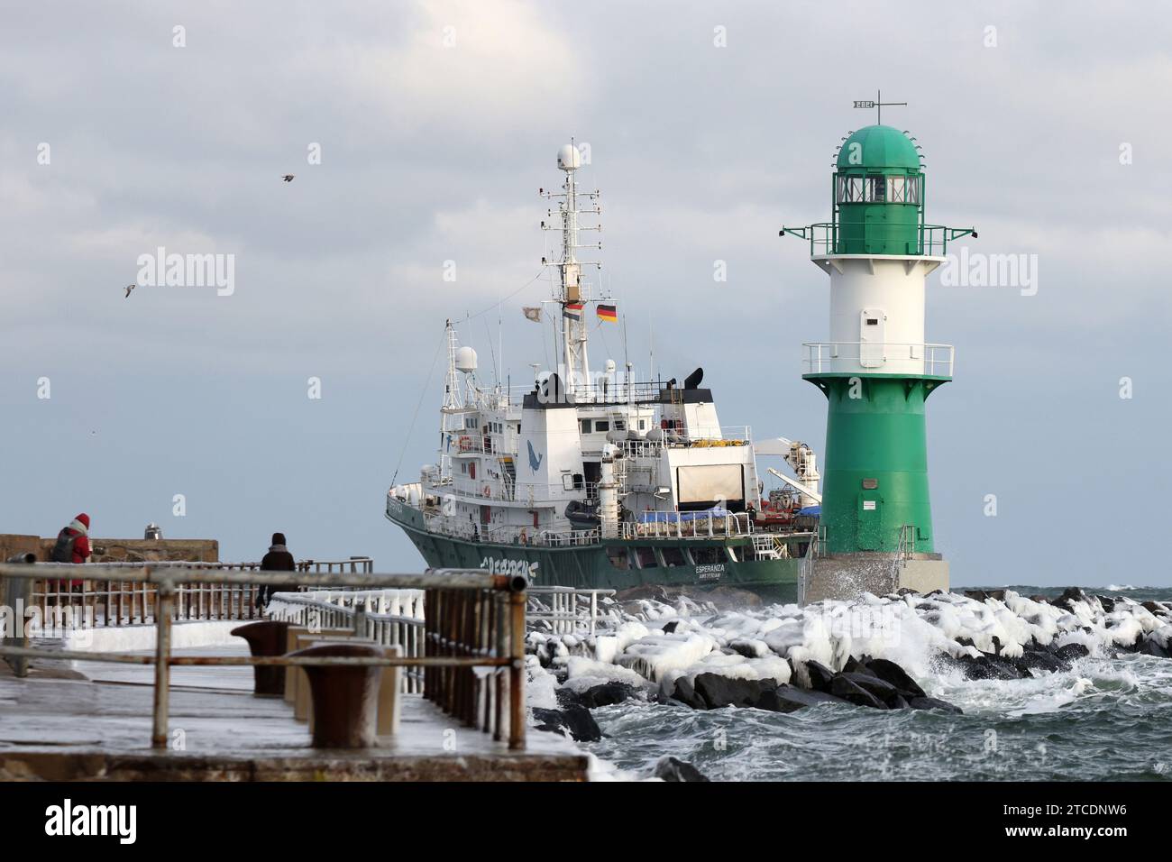 West pier light and ship Esperanza in winter, Germany, Mecklenburg-Western Pomerania, Rostock, Warnemuende Stock Photo