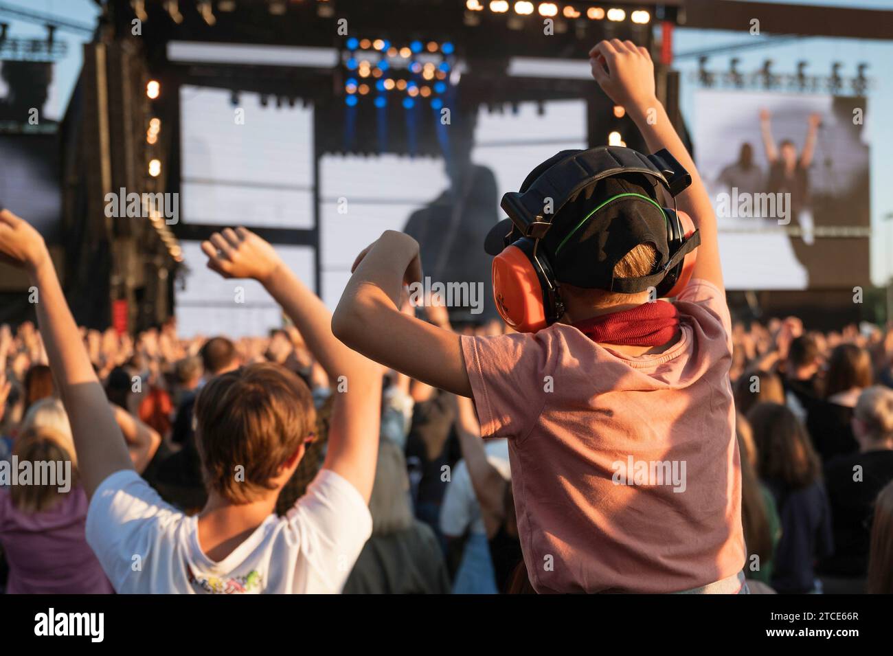 Crowd concert hi hires stock photography and images Alamy