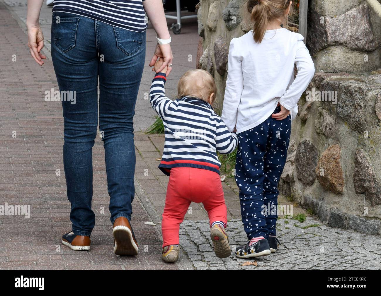 Mutter mit tochter foto hi-res stock photography and images - Alamy