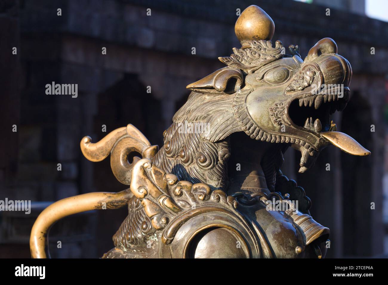 Lion statue bhaktapur nepal hi-res stock photography and images - Alamy