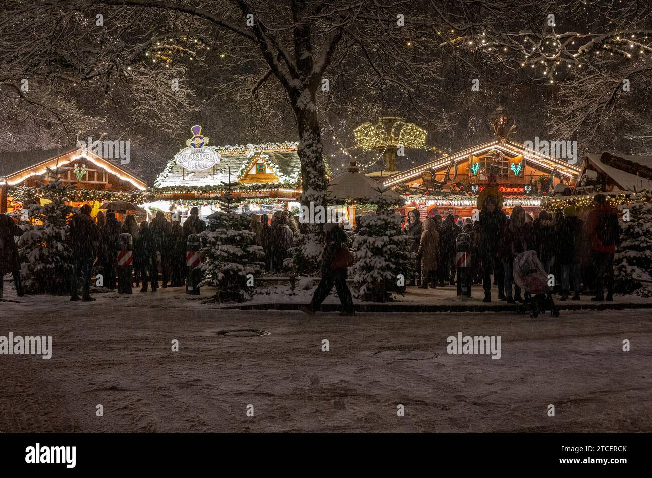 Muenchen, Haidhausen, der Haidhauser Weihnachtsmarkt am Weissenburger