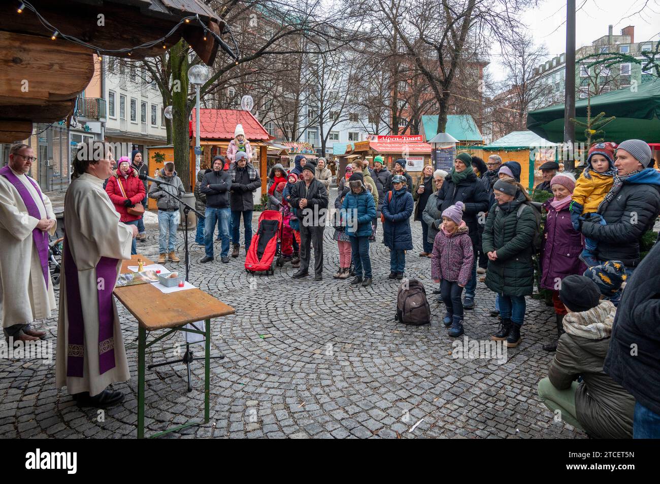 Muenchen, Haidhausen, der Haidhauser Weihnachtsmarkt am Weissenburger ...