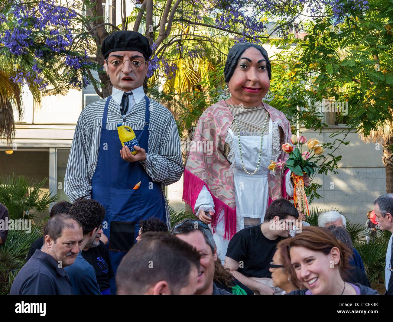 Giant puppets spain hires stock photography and images Alamy