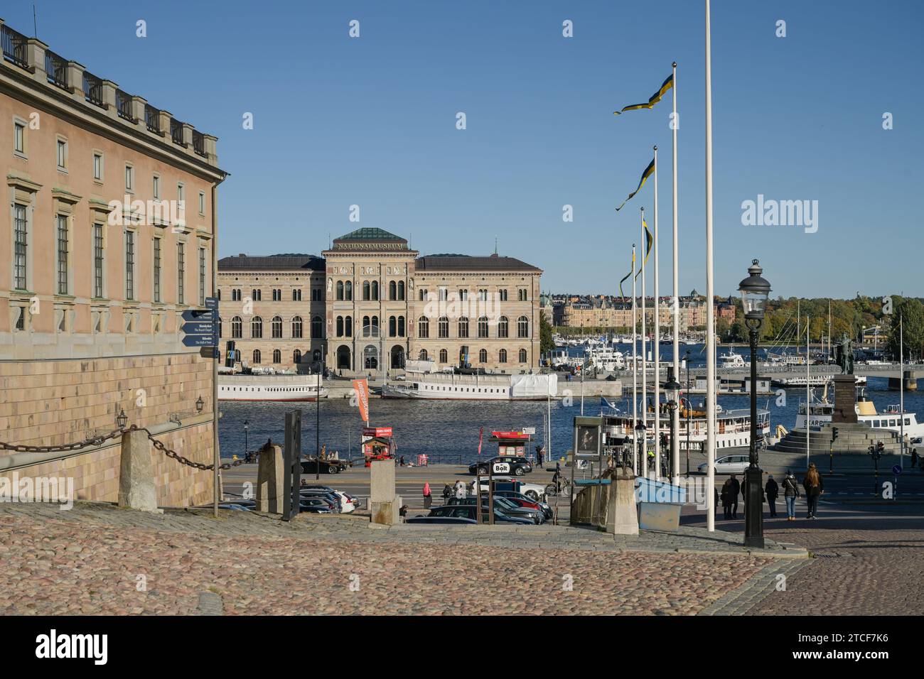 Platz Slottsbacken in der Altstadt, hinten Nationalmuseum, Södra Blasieholmshamnen, Stockholm, Schweden Stock Photo